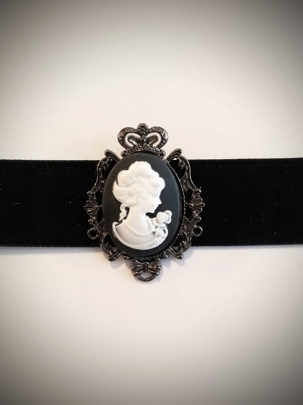 Victoria Cameo Choker